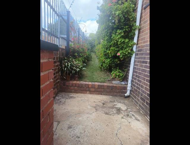 2 BEDROOM HOUSE FOR SALE IN KENSINGTON